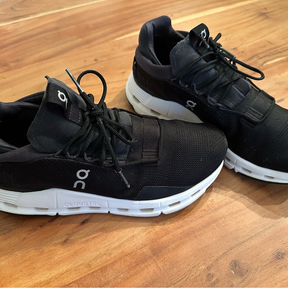 On Cloud Cloudnova sneakers Women’s size 10/Mens 8.5